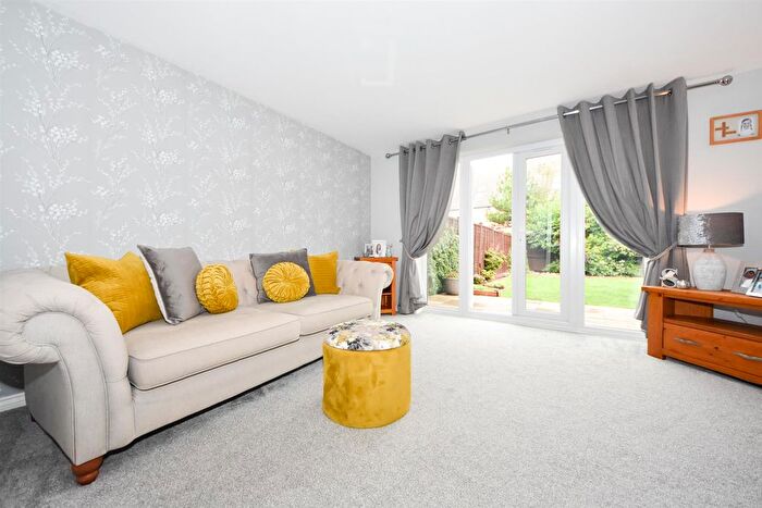 3 Bedroom Semi-Detached House To Rent In Brackley Crescent, Warwick, CV34