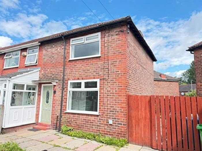 2 Bedroom End Of Terrace House To Rent In Crowden Rd, Manchester, M40