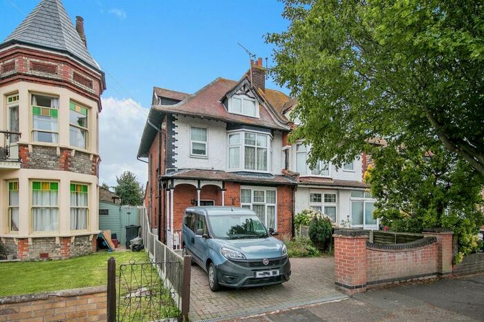 4 Bedroom Semi-Detached House For Sale In Vista Road, Clacton-On-Sea, CO15