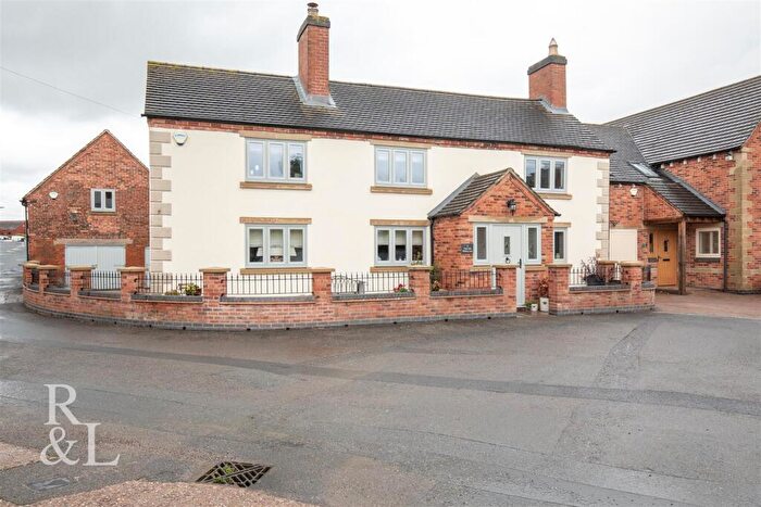 4 Bedroom Detached House For Sale In Mount Road, Castle Gresley, DE11