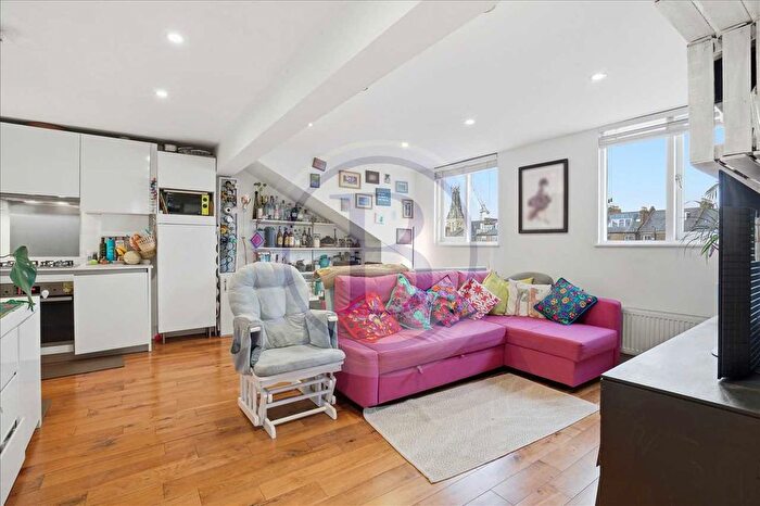 2 Bedroom Flat For Sale In Camden Road, Camden, London, NW1