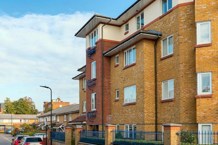 2 Bedroom Apartment To Rent In Myddleton Avenue, Green Lanes, Finsbury Park, London, N4