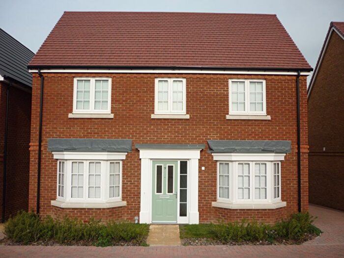 4 Bedroom Detached House To Rent In Canterbury Lane, Rainham, ME8