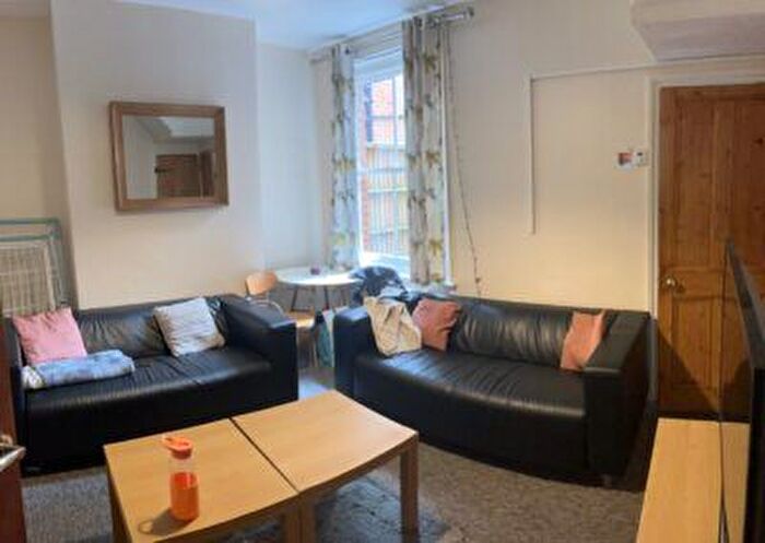 6 Bedroom Semi Detached House To Rent In Silverdale Road, Shirley, Southampton, SO15