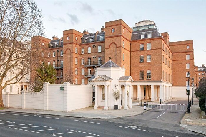 3 Bedroom Flat For Sale In Drummond Gate, Pimlico ., SW1V
