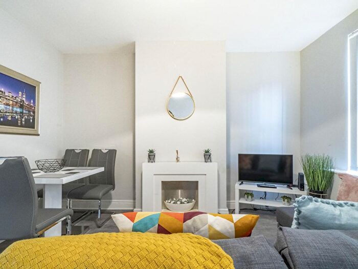 2 Bedroom Flat To Rent In Belfast, BT12