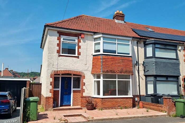 3 Bedroom End Of Terrace House To Rent In East Cosham, Hampshire, PO6