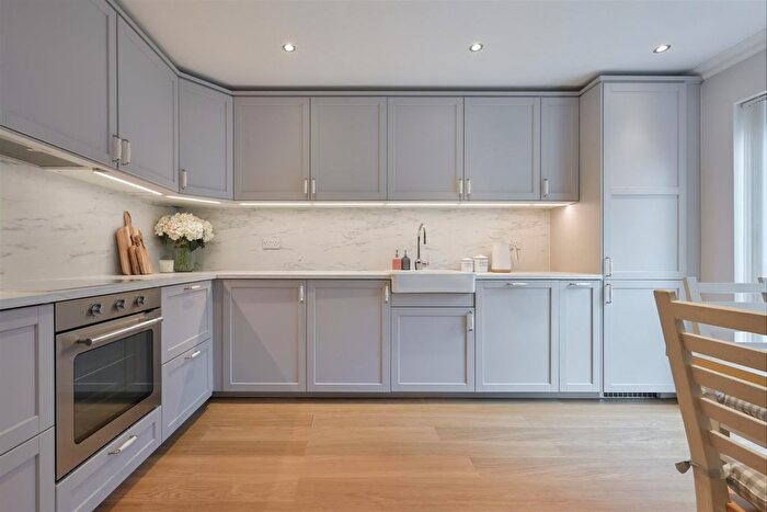 4 Bedroom Property For Sale In Priddy Place, Watercolour, Redhill, RH1