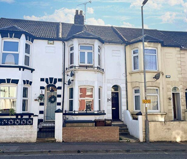 1 Bedroom Flat For Sale In (A) Canterbury Street, Gillingham, ME7