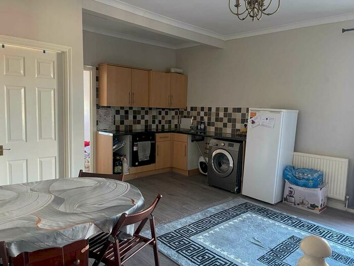 2 Bedroom Flat To Rent In Monckton Road, Sheffield, S5