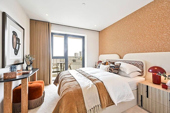 3 Bedroom Flat For Sale In White City Living, White City, W12