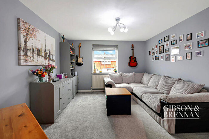 2 Bedroom Apartment For Sale In Clay Hill Road, Basildon, SS16