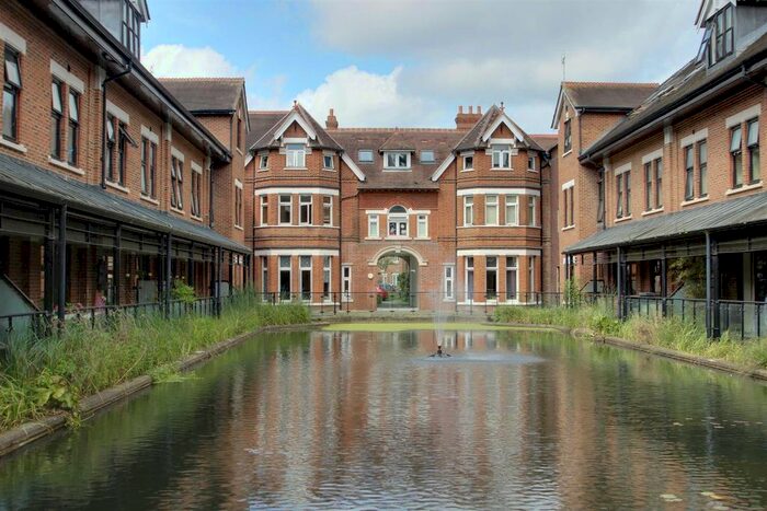 2 Bedroom Flat To Rent In Lockhart Road, Watford, WD17