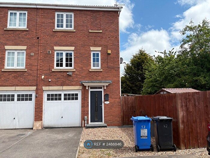 3 Bedroom End Of Terrace House To Rent In Halecroft Park, Kingswood, Hull, HU7