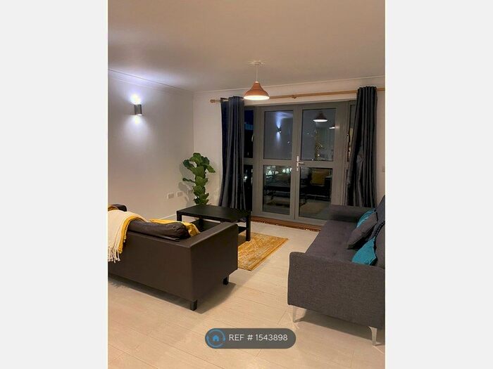 2 Bedroom Flat To Rent In Fraser Court, London, W12