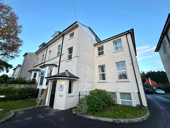 2 Bedroom Flat To Rent In Chestnut View, Alexandra Road, Farnborough, GU14