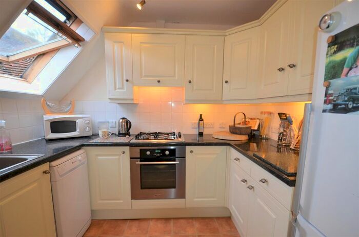 3 Bedroom Flat To Rent In Station Road, Haddenham, Aylesbury, HP17