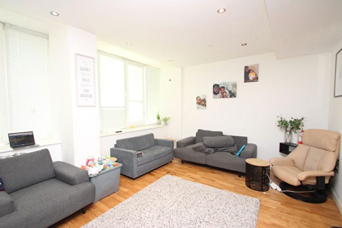 2 Bedroom Property To Rent In Emerald House, Croydon, CR0