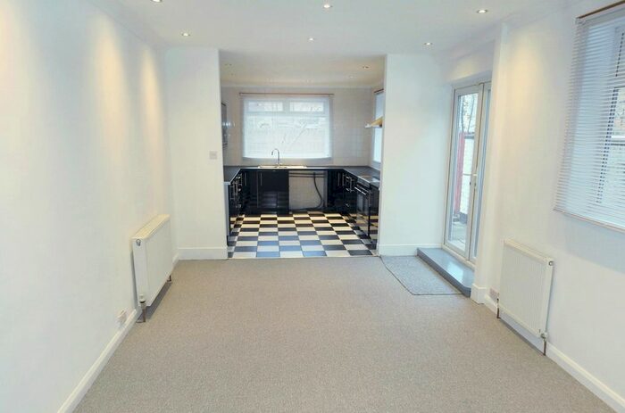 3 Bedroom Terraced House To Rent In Morrill Street, Hull, HU9