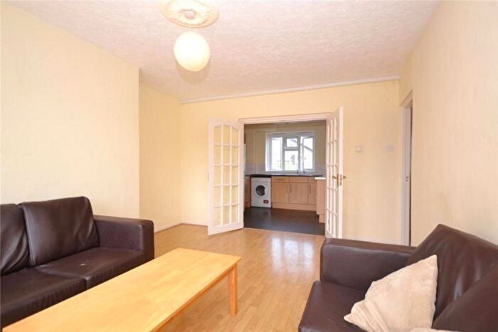 3 Bedroom Flat To Rent In Elmfield Road, East Finchley, N2