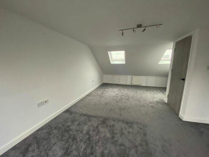 4 Bedroom Semi-Detached House To Rent In Pemberton Gardens, Chadwell Heath RM6