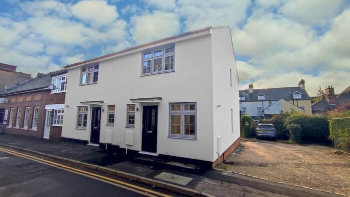 2 Bedroom End Of Terrace House To Rent In Victoria Road, Farnham, GU9