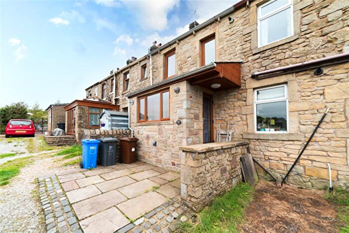 3 Bedroom Garage / Parking To Rent In Hawley Street, Winewall, Colne, Lancashire, BB8