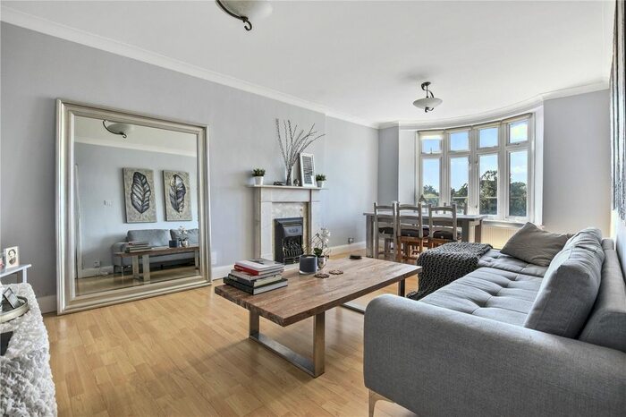 3 Bedroom Flat To Rent In Parkview Court, Fulham High Street, London, SW6