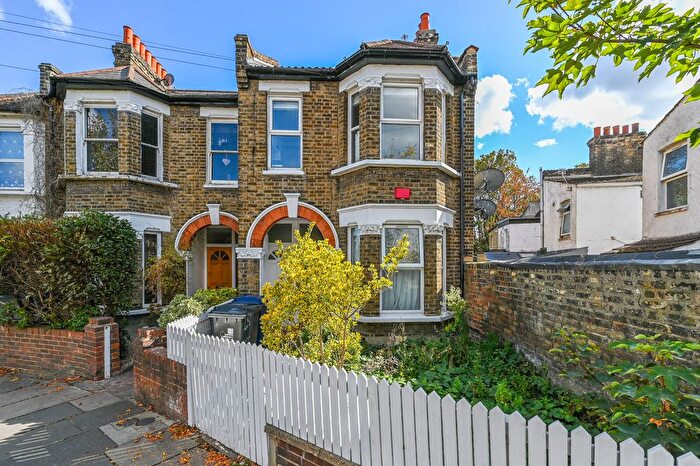 2 Bedroom Flat For Sale In Petersfield Road, Acton, London, W3