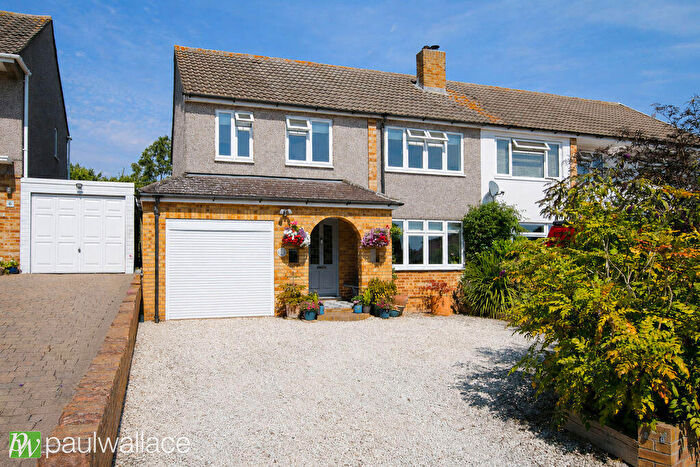 4 Bedroom Semi-Detached House For Sale In Cheffins Road, Hoddesdon | Extended Open-Plan Living | ' Rear Garden | Driveway And Garage, EN11