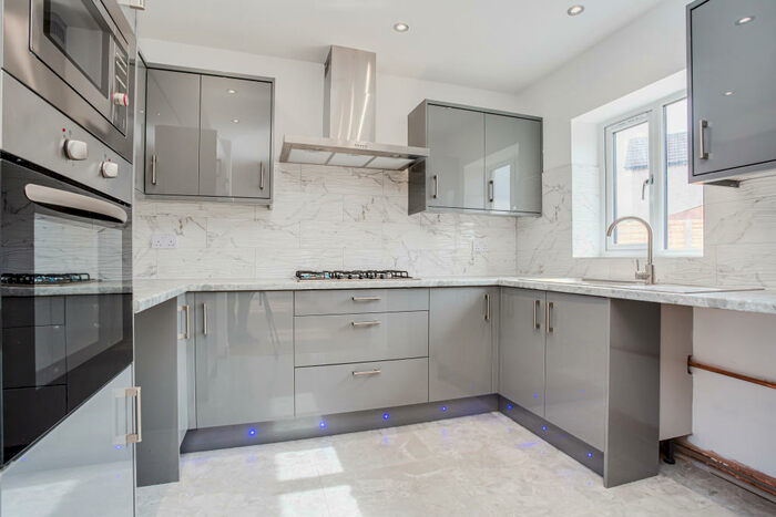 3 Bedroom Detached House To Rent In Marden Crescent, Croydon, Surrey, CR0