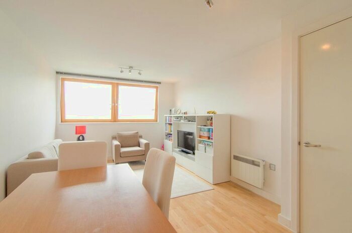 1 Bedroom Flat To Rent In Bartholomew House, Southern Row, London, W10