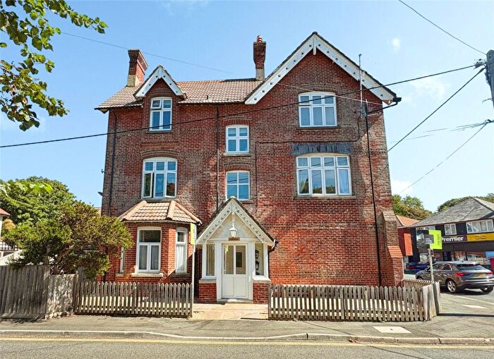 1 Bedroom Apartment For Sale In Madeira Road, Totland Bay, Isle Of Wight, PO39