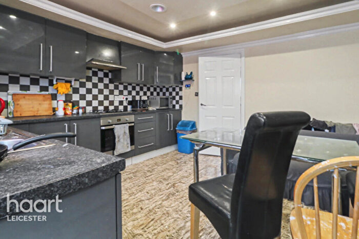 5 Bedroom End Of Terrace House For Sale In Pollard Road, Leicester, LE3