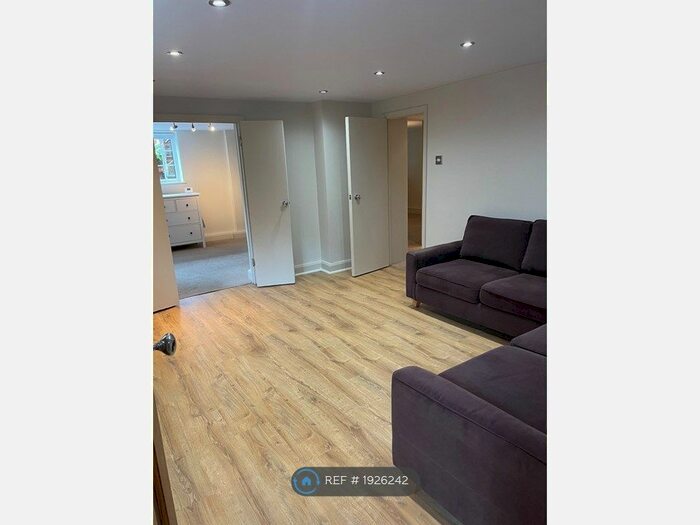 2 Bedroom Flat To Rent In Kirkside Road, London, SE3