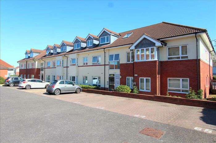 2 Bedroom Flat To Rent In Oak Road South, Benfleet, SS7