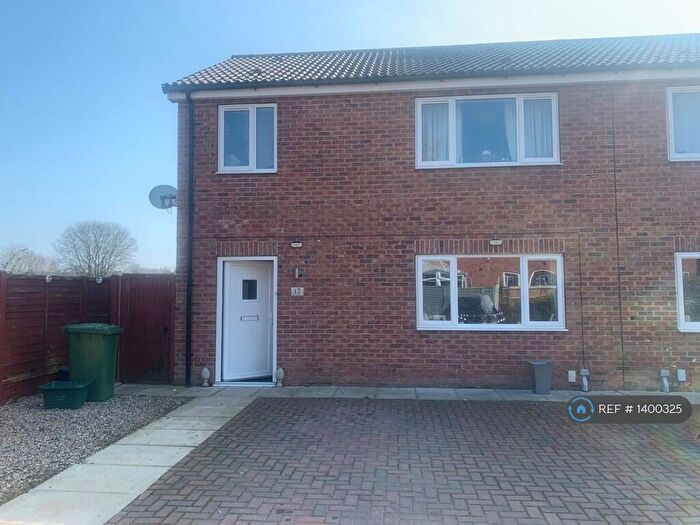 3 Bedroom Semi-Detached House To Rent In Braithwaites Close, Barnetby, DN38