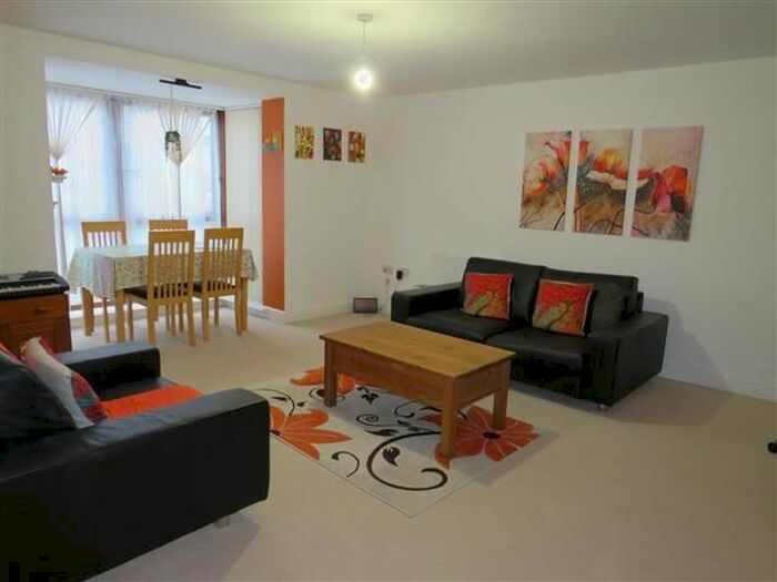 1 Bedroom Flat To Rent In Commonwealth Drive, Crawley RH10