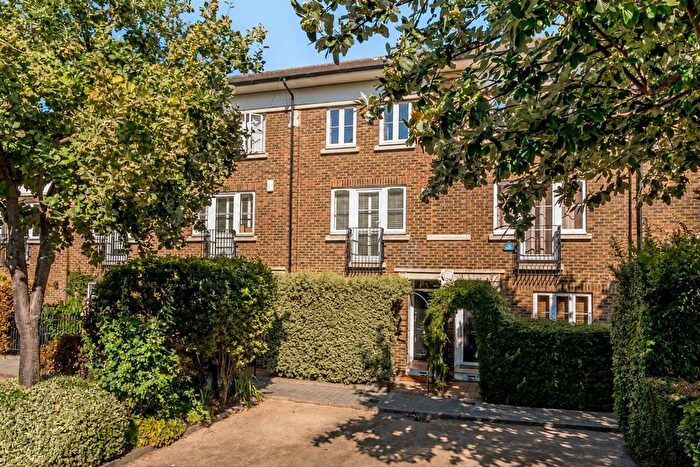 4 Bedroom Property For Sale In Hurlingham Square, London, SW6