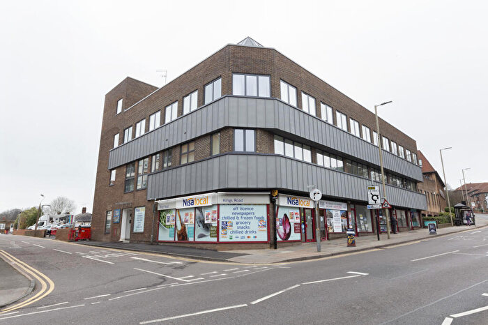 Apartment To Rent In Essex House, Fairfield Road, Brentwood, Essex, CM14
