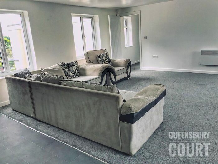 4 Bedroom Flat To Rent In Queensbury Court, Brighouse Road, Queensbury, BD13