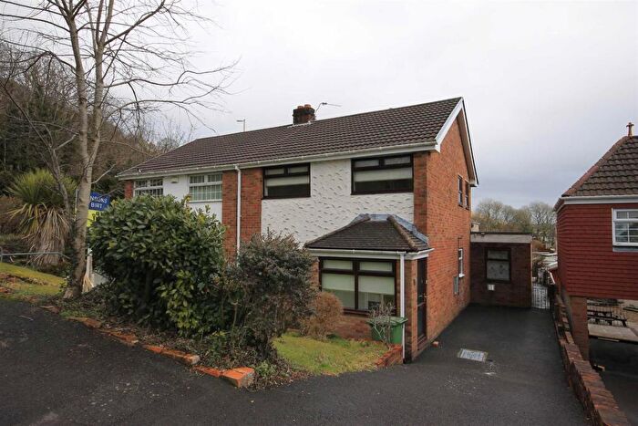 3 Bedroom Semi-Detached House To Rent In Summerfield Drive, Llantrisant, CF72