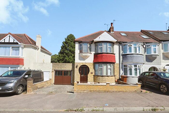 3 Bedroom End Of Terrace House For Sale In Grafton Avenue, Rochester, Kent, ME1