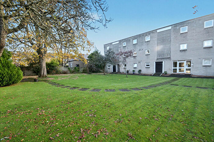 2 Bedroom Flat For Sale In Ellisland Road, Newlands, Glasgow, G43