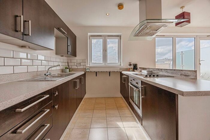 3 Bedroom Flat For Sale In Whitestone Way, Croydon, CR0
