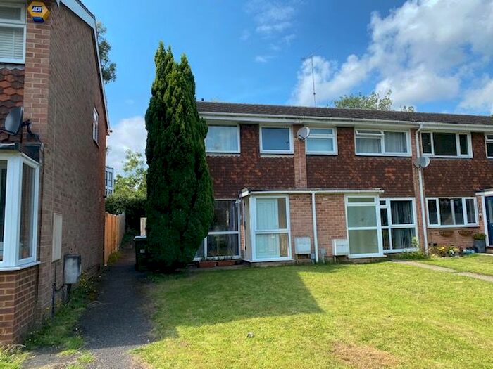 3 Bedroom Property To Rent In Stratton Road, Basingstoke, RG21