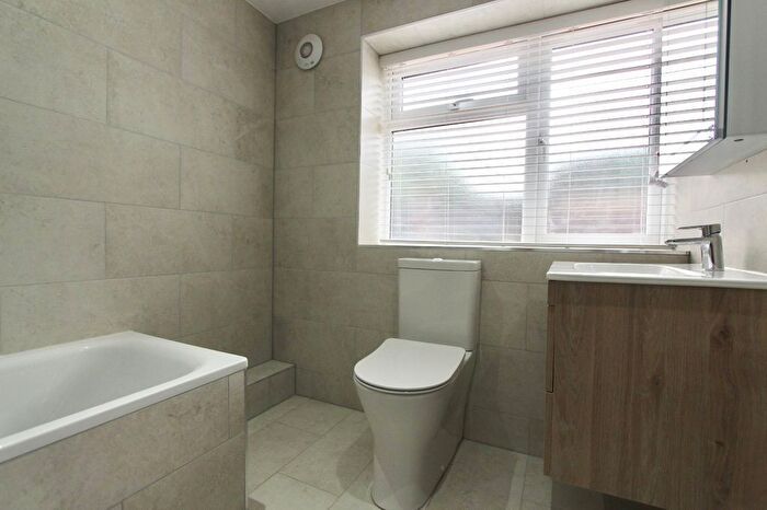 2 Bedroom Flat To Rent In Boxtree Road, Harrow, HA3