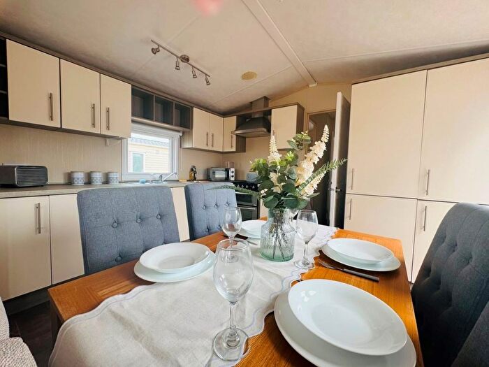 2 Bedroom Mobile/park Home For Sale In Dovercourt Haven Caravan Park, Low Road, Harwich, CO12