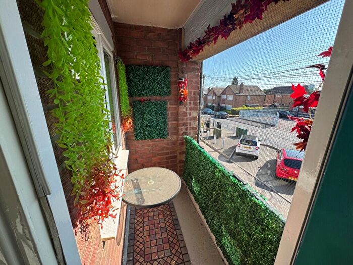 3 Bedroom Duplex To Rent In Brixham Drive, Wyken, Coventry, CV2