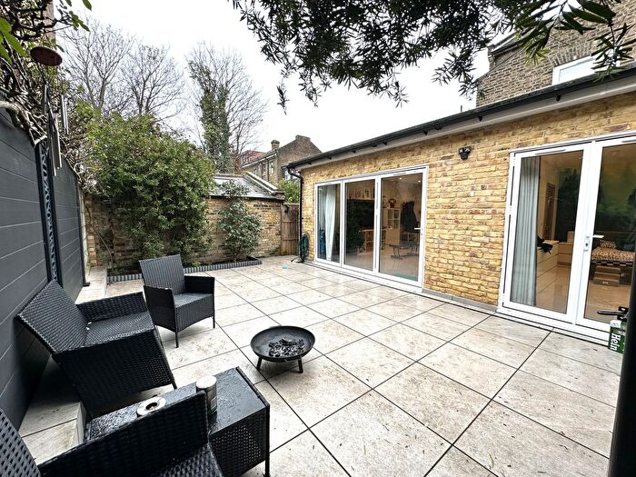 1 Bedroom Flat To Rent In Birkbeck Road, Acton, London, W3